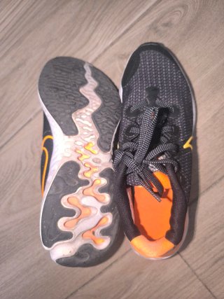 Nike Zapatillas Negras y Naranja