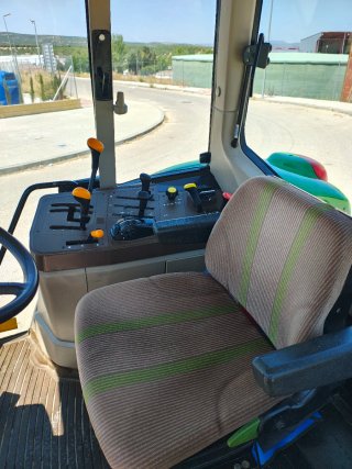 Tractor John Deere 6220