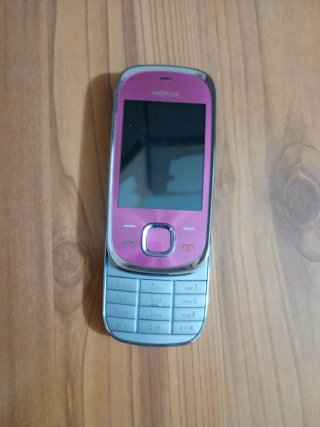 Nokia rosa y plateado