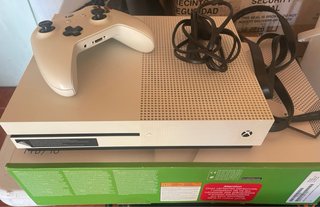 Xbox One S 1TB Bianca + Gioco Rainbow Six Siege