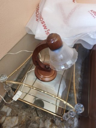 Lámpara de mesa madera y cristal