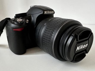 CAMARA NIKON D3100 + 2 objetivos + accesorios