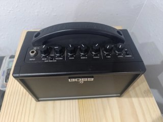 Boss Katana Mini Amplificador Guitarra