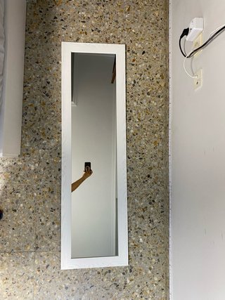Espejo de cuerpo entero / pared blanco (41x141 cm)