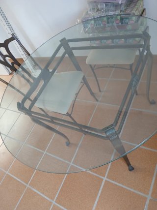 Mesa de cristal con 4 sillas