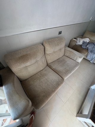 Sofá de tela beige E