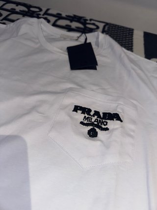 Camiseta Prada Blanca con Bolsillo