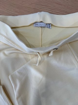 Pantalones amarillos rectos chándal. Zara. Talla M
