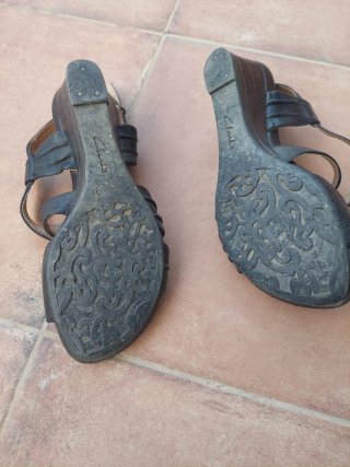 Sandalias negras de tacón