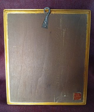 Cruz con detalles en esmalte y piedras.(Morato)