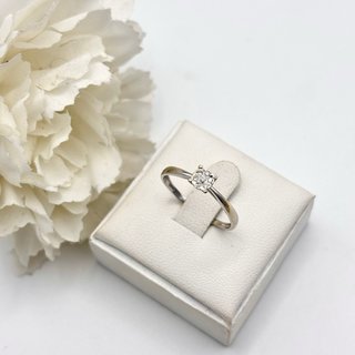 Anillo de oro blanco 9kt con diamantes
