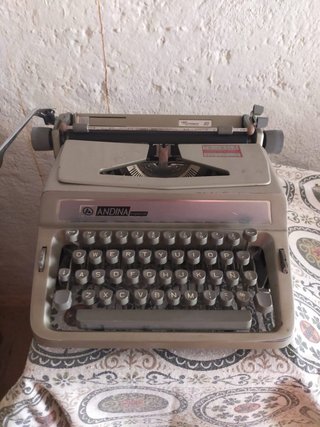 Máquina de escribir antigua Andina