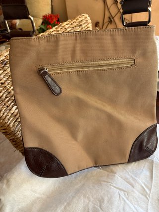 Bolso bandolera beige y marrón