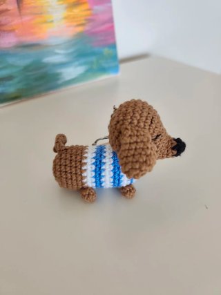 Llavero Perro Salchicha Tejido