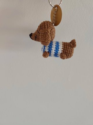 Llavero Perro Salchicha Tejido
