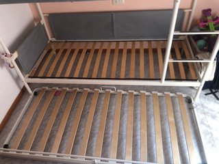 Litera IKEA con cama adicional gris/blanco