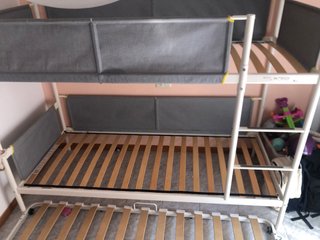 Litera IKEA con cama adicional gris/blanco
