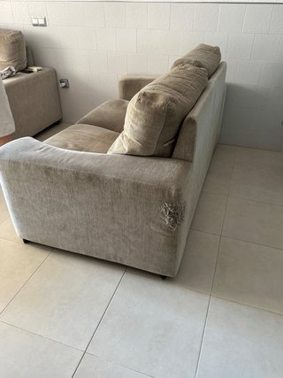 Sofá de tela beige