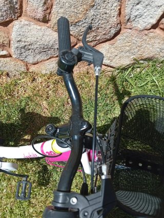 Bicicleta infantil blanca y rosa