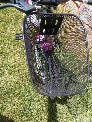 Bicicleta infantil blanca y rosa