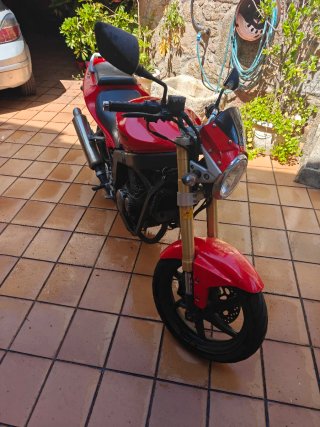 Hyosung GT 250i Roja