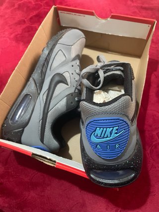 Nike Air Max IVO Gris y Negro