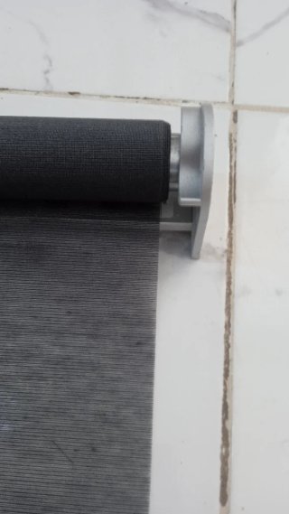 Mosquitera enrollable gris