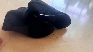 Botas cortas negras.