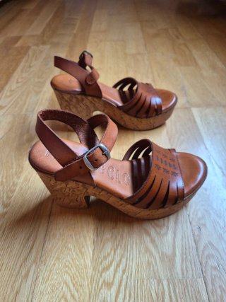 Sandalias tacón cuña marrón Talla 36