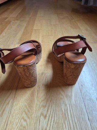 Sandalias tacón cuña marrón Talla 36