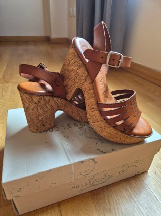 Sandalias tacón cuña marrón Talla 36