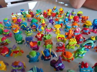 Superzings Muñecos Buenos y Villanos