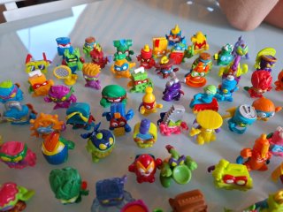 Superzings Muñecos Buenos y Villanos