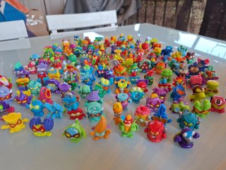 Superzings Muñecos Buenos y Villanos