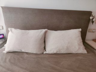 Cabecero de terciopelo gris para cama de 150cms