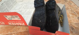 Botas de trabajo negras y amarillas