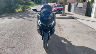 Honda Maxi Scooter Negra con Maletas