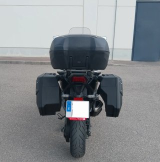 Honda Maxi Scooter Negra con Maletas