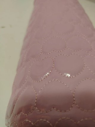 Cojín para manicura rosa con corazones