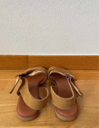 Sandalias Beige y Marrón