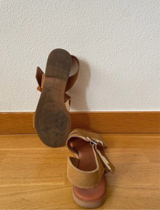 Sandalias Beige y Marrón