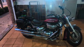 Moto Cruiser Negra y Roja