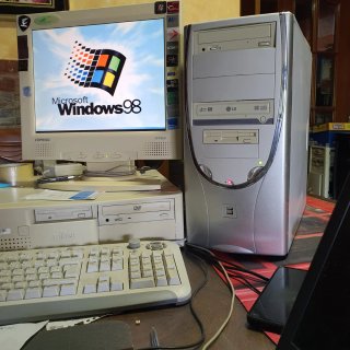 Ordenador antiguo P2 400 MHz