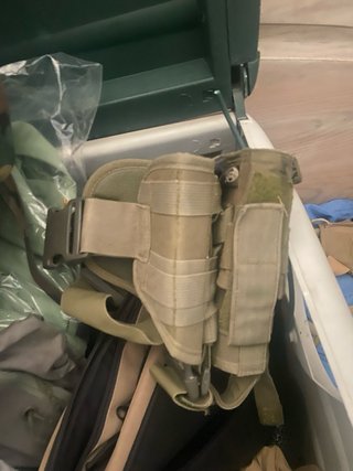 Ropa militar camuflaje beige y verde