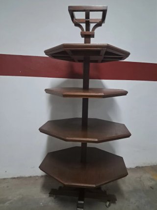 Estantería artesanal madera barnizada y 5 baldas.