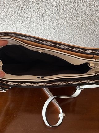 Bolso de mano negro y multicolor