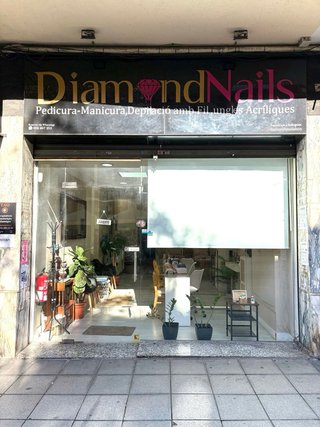 ¡BAJADA DE PRECIO! Traspaso de salón de uñas