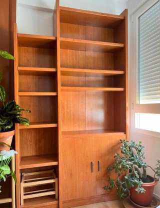 Librería de madera marrón .2.10x1.20x0.270