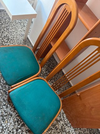 Sillas de madera con asiento de tela
