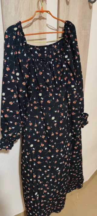 Traje Shein floral negro talla 1XL